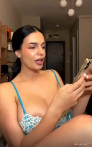 Boobie Big Girl Showing - Tango